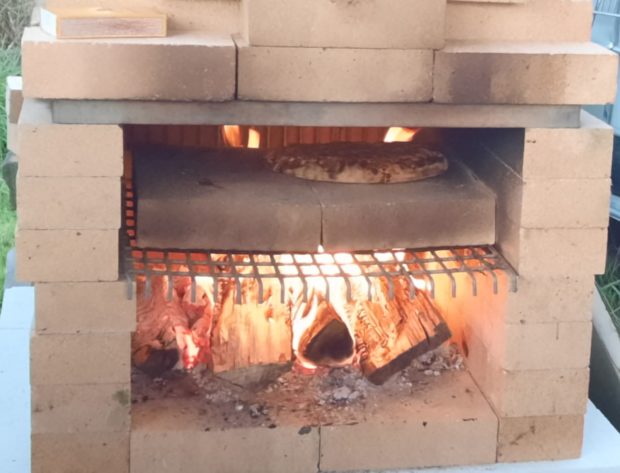 Atelier Pizzas de Noël au levain – Cuisson au four à bois auto-construit (18.00-21.00)